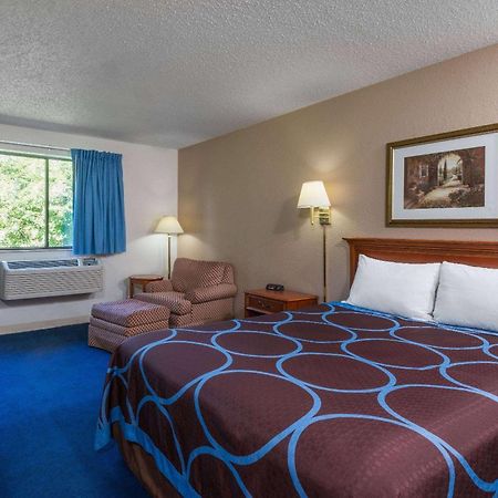 Super 8 By Wyndham Delmont Hotel Kültér fotó