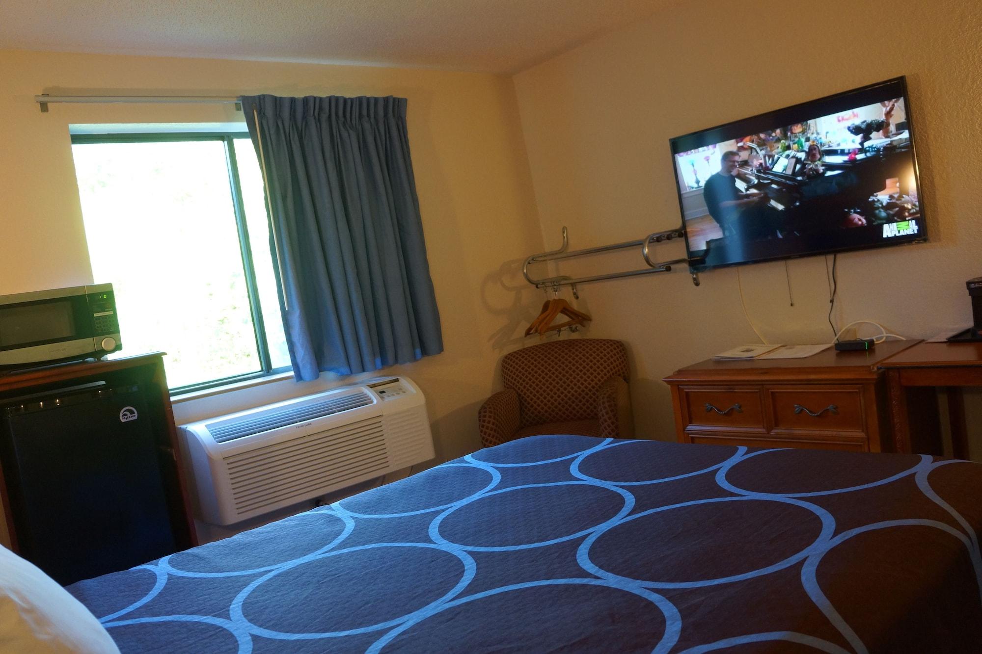 Super 8 By Wyndham Delmont Hotel Kültér fotó