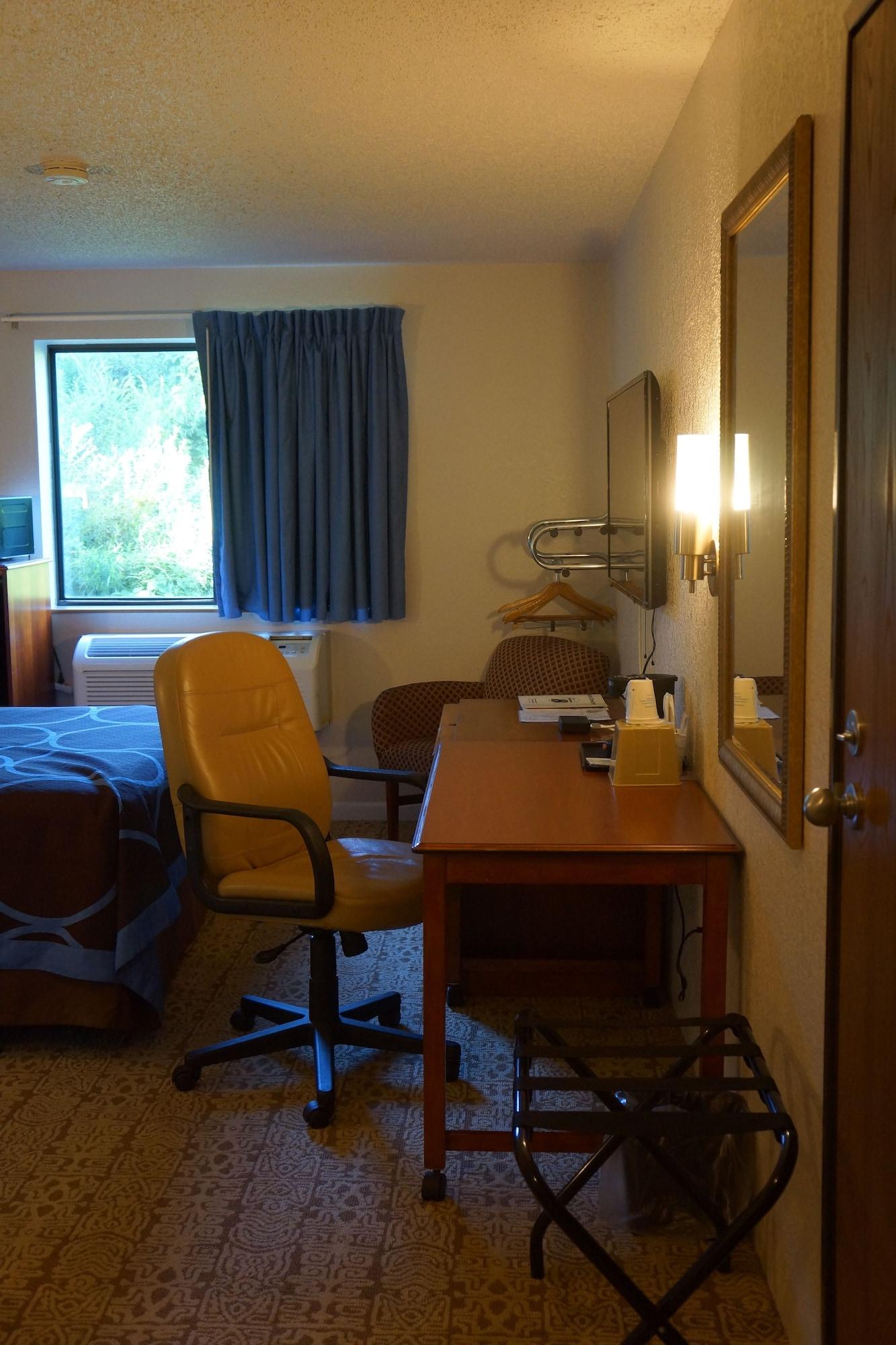 Super 8 By Wyndham Delmont Hotel Kültér fotó