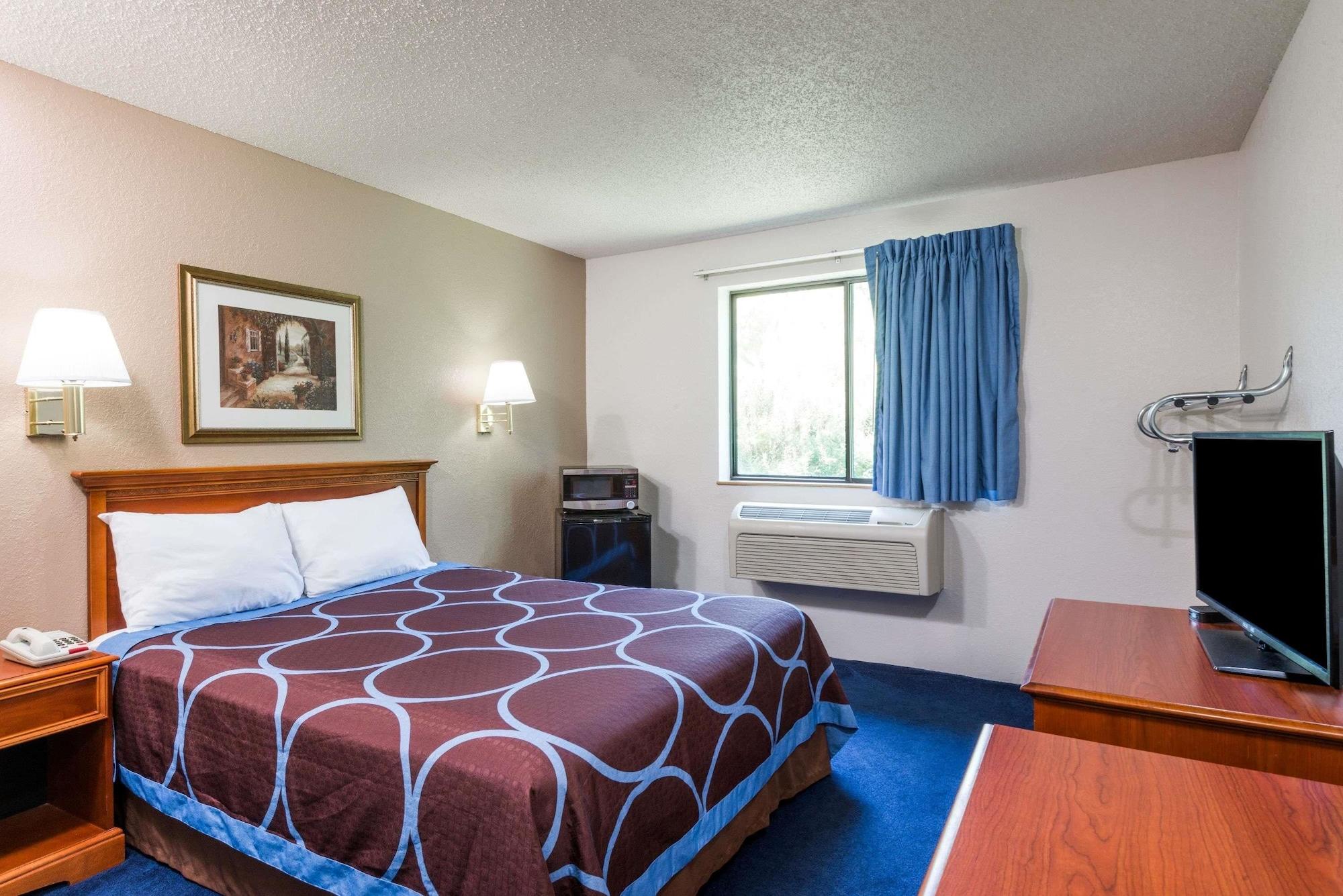 Super 8 By Wyndham Delmont Hotel Kültér fotó