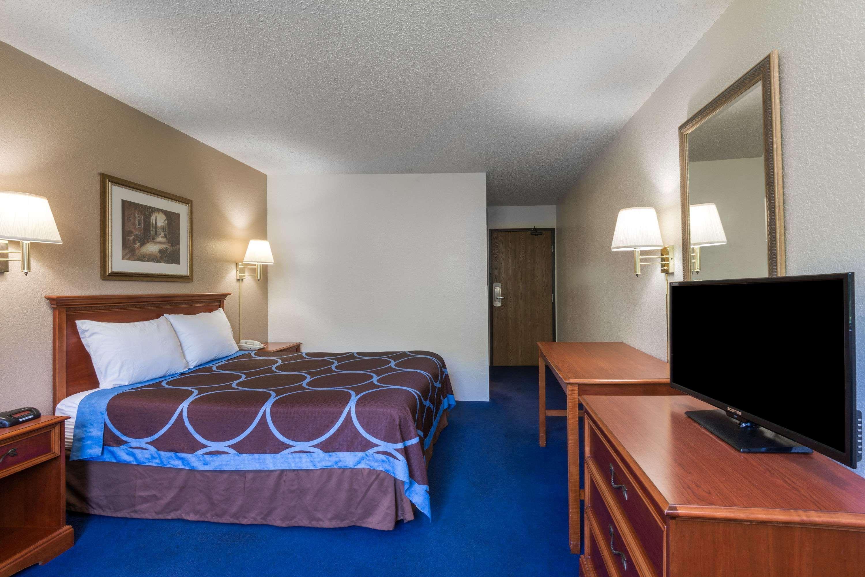 Super 8 By Wyndham Delmont Hotel Kültér fotó