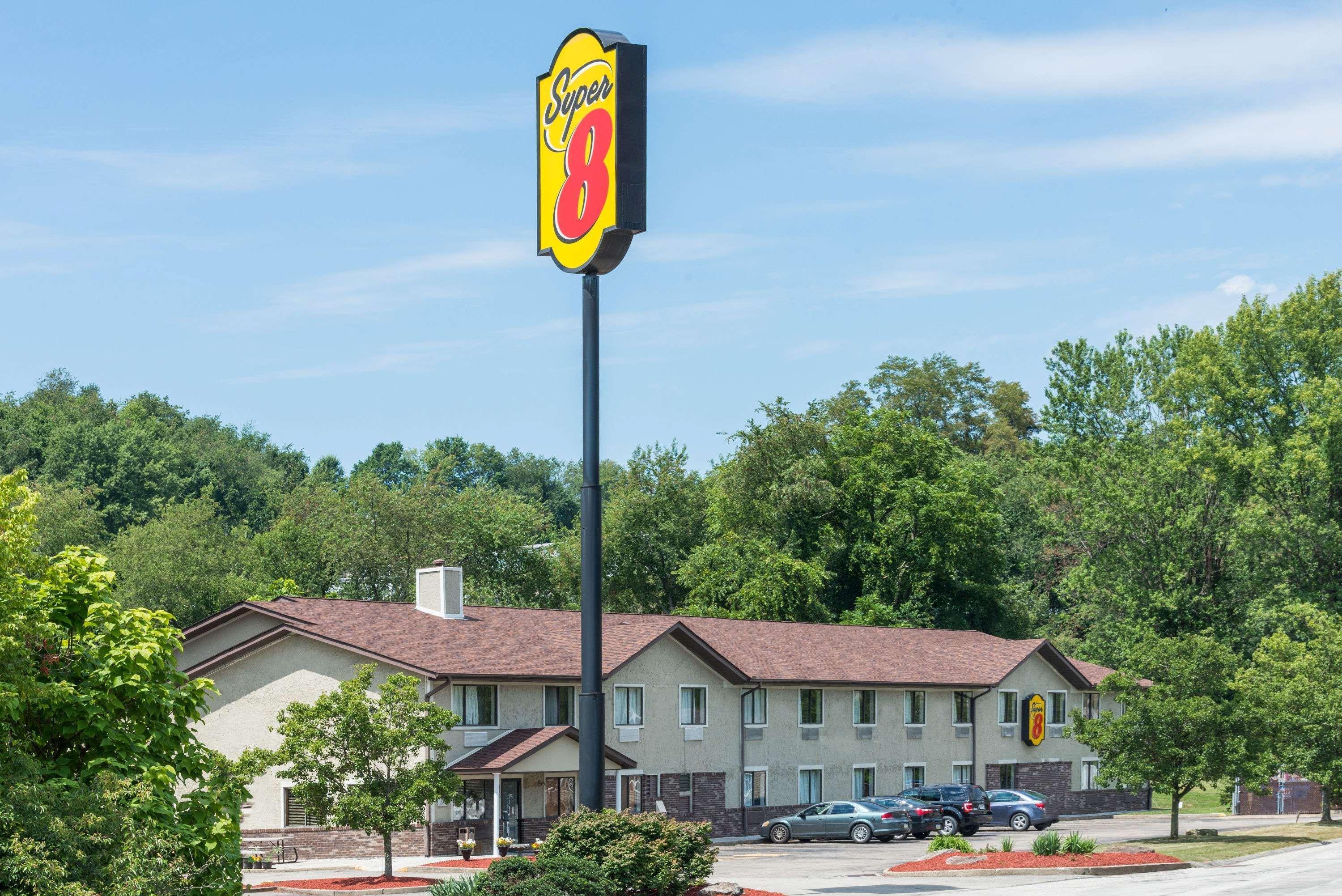 Super 8 By Wyndham Delmont Hotel Kültér fotó