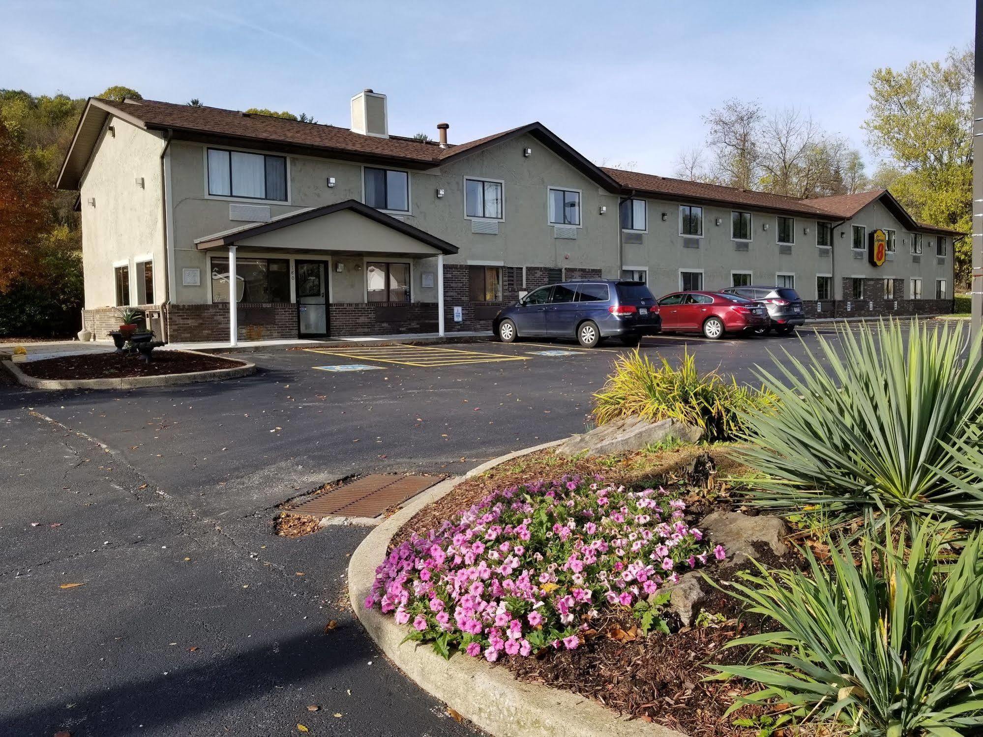 Super 8 By Wyndham Delmont Hotel Kültér fotó