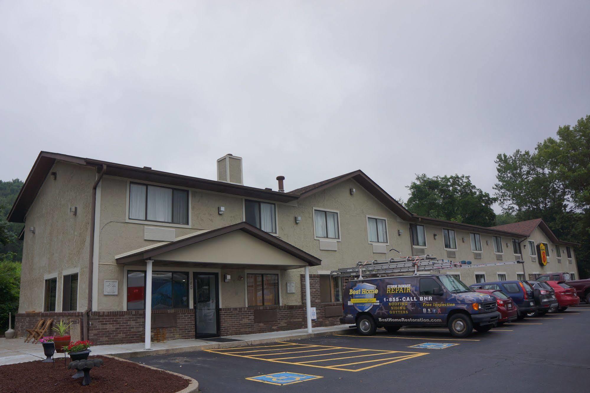 Super 8 By Wyndham Delmont Hotel Kültér fotó